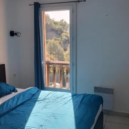 T3 Bellevue Apartment *